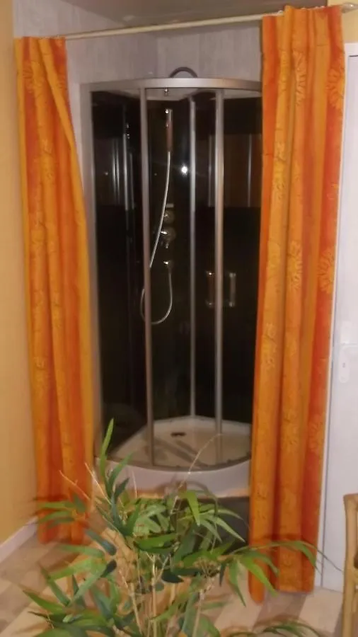 Alain Et Flo Bed & Breakfast Charancieu 0*,