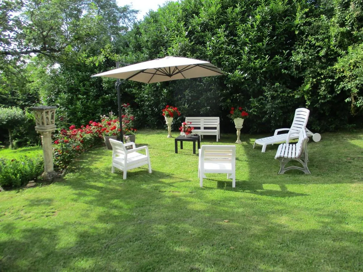 Alain Et Flo Bed & Breakfast Charancieu 0*,
